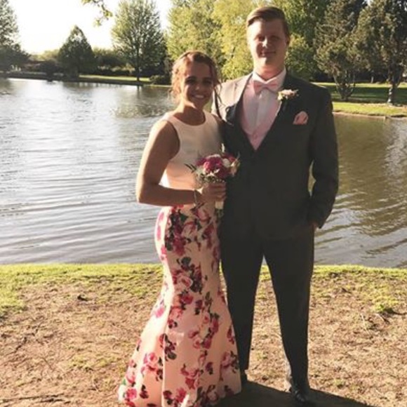 Selling my prom dresses ! - Picture 2 of 4